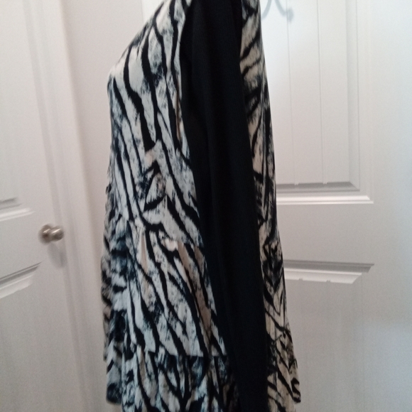New Directions Sz XL Zebra Print Sleeveless Top w/Black Mossimo Thermal Top XL - Picture 3 of 16